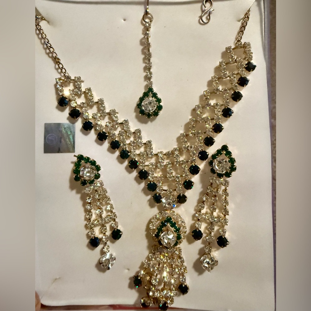 Elegant Maroon and Green Jewelry Set